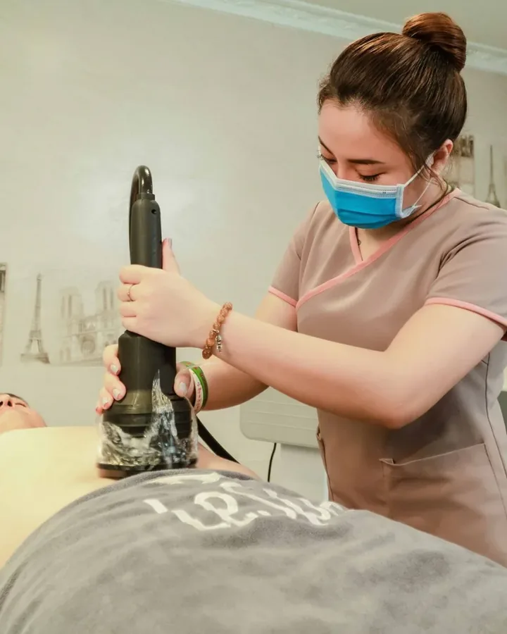 Kệ mỹ phẩm và nến thơm